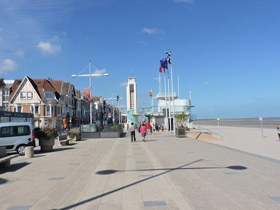 Hotel Jolly Roger Dunkirk Exterior photo